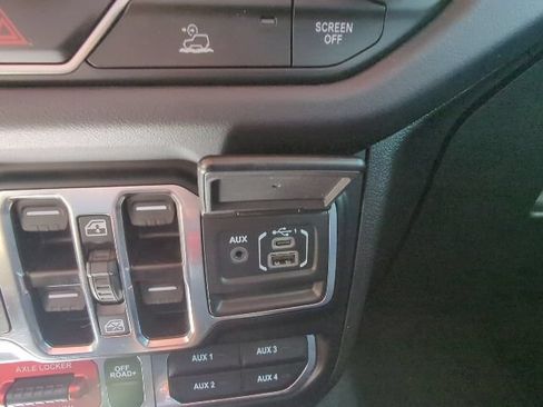 Certified 2024 Jeep Gladiator Mojave w/ Technology Group AWD/4WD image 18