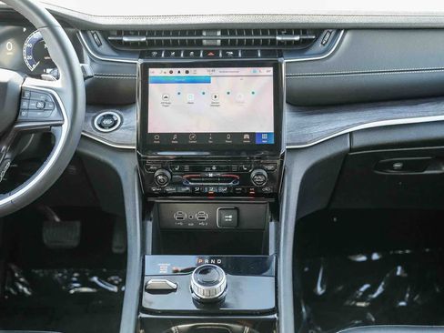 Used 2023 Jeep Grand Cherokee L Limited w/ Black Appearance Package image 12