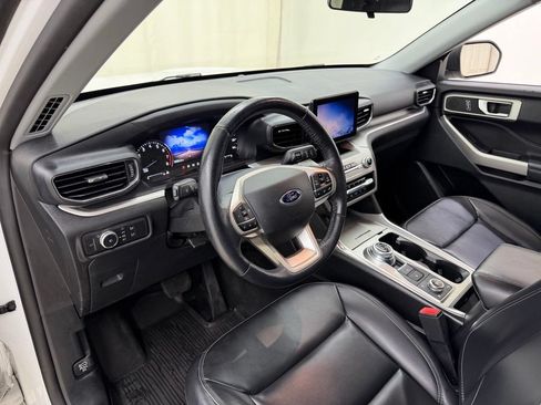 Used 2021 Ford Explorer XLT w/ Equipment Group 202A AWD/4WD image 23