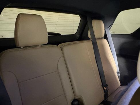 Used 2023 Chevrolet Traverse Premier FWD image 18