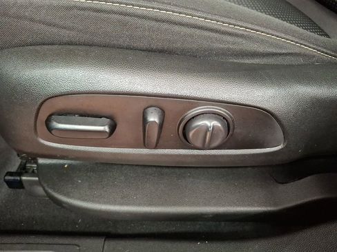 Used 2021 GMC Acadia SLE w/ Driver Convenience Package image 11