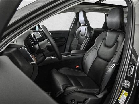 Used 2023 Volvo XC60 B6 Ultimate image 17