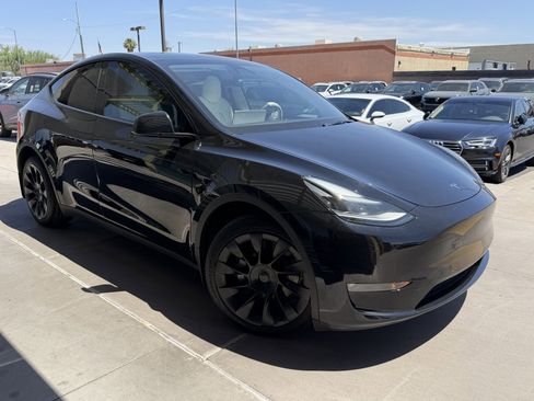 Used 2022 Tesla Model Y Long Range AWD/4WD image 6