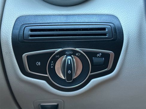 Certified 2022 Mercedes-Benz GLC 300 4MATIC w/ Premium Package Lite image 31