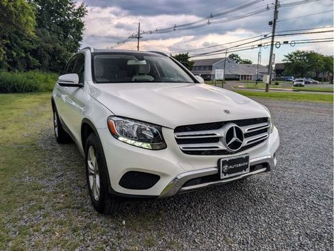 Used 2018 Mercedes-Benz GLC 300 4MATIC image 3