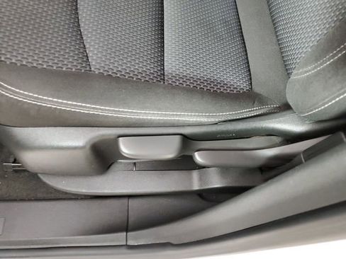 Used 2024 GMC Terrain SLE image 23