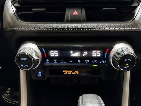 Used 2020 Toyota RAV4 LE AWD/4WD image 31