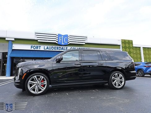 Used 2026 Cadillac Escalade ESV Platinum Sport AWD/4WD image 5