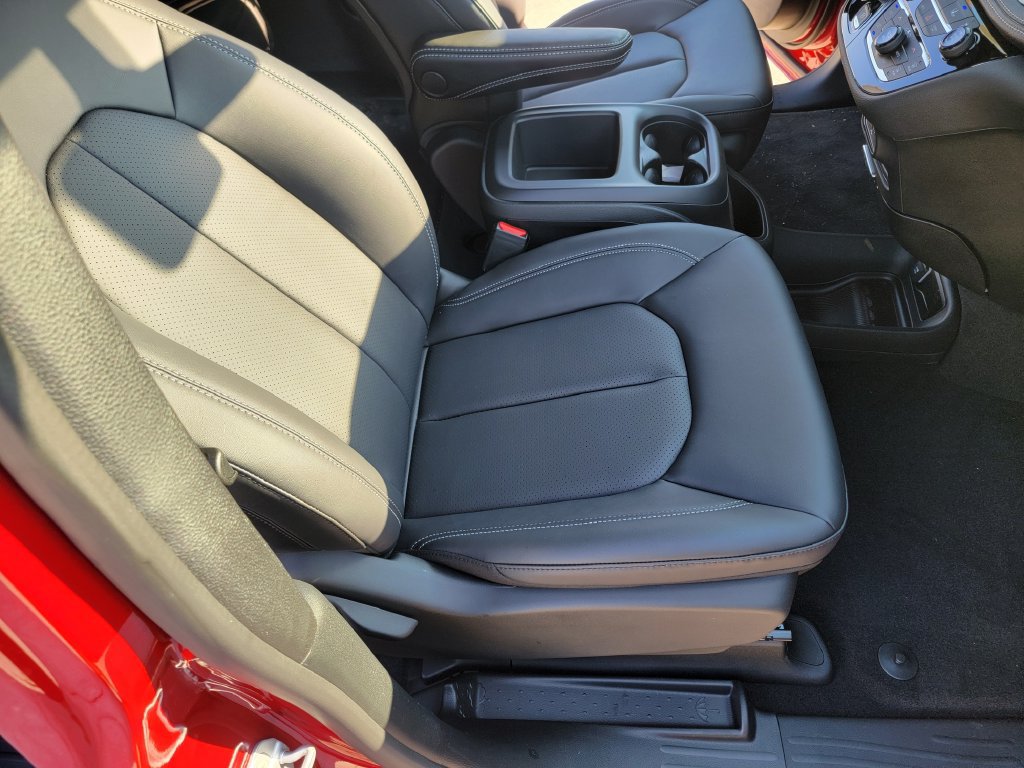 New 2026 Chrysler Pacifica Select FWD image 13