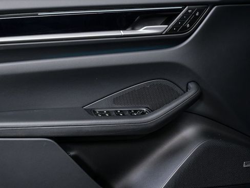 Used 2025 Porsche Macan Electric image 6