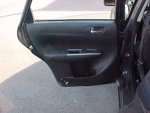 Used 2011 Subaru Impreza 2.5i image 10