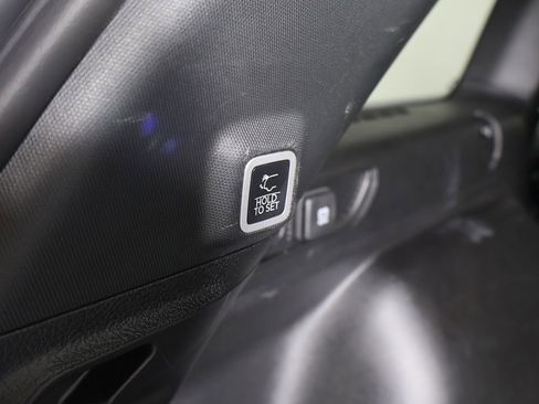 Used 2025 Jeep Grand Cherokee Altitude AWD/4WD image 19