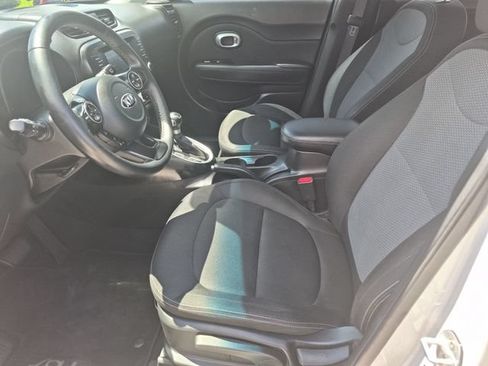 Used 2018 Kia Soul + FWD image 11