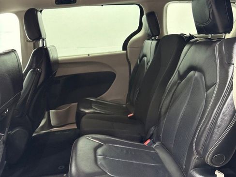 Used 2022 Chrysler Pacifica Touring-L image 34