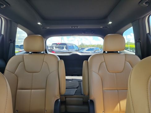 Used 2020 Kia Telluride SX w/ Towing Package FWD image 29