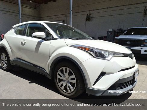 Used 2019 Toyota C-HR LE FWD image 3