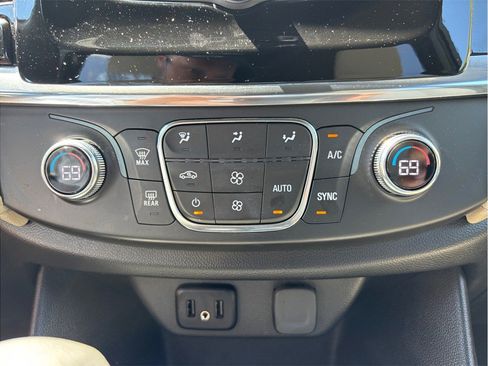 Used 2023 Chevrolet Traverse LS FWD image 28
