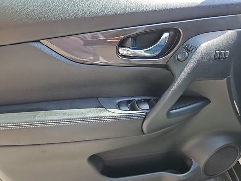 Certified 2019 Nissan Rogue SV w/ Premium Package AWD/4WD image 12