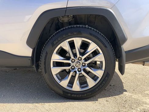 Used 2021 Toyota RAV4 XLE Premium image 32