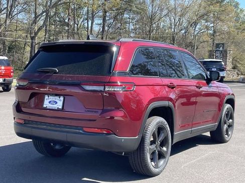 Used 2023 Jeep Grand Cherokee Limited w/ Black Appearance Package image 25