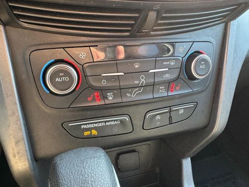 Used 2019 Ford Escape SE image 18