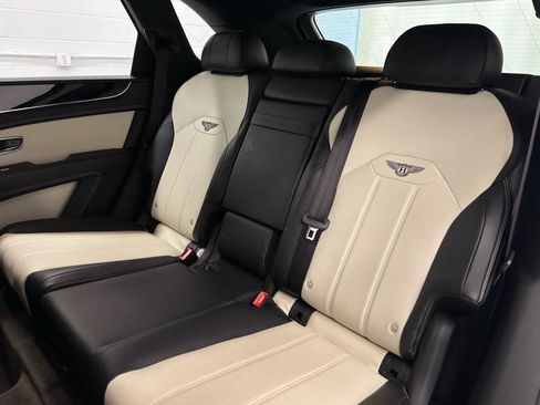 Used 2023 Bentley Bentayga AWD/4WD image 16