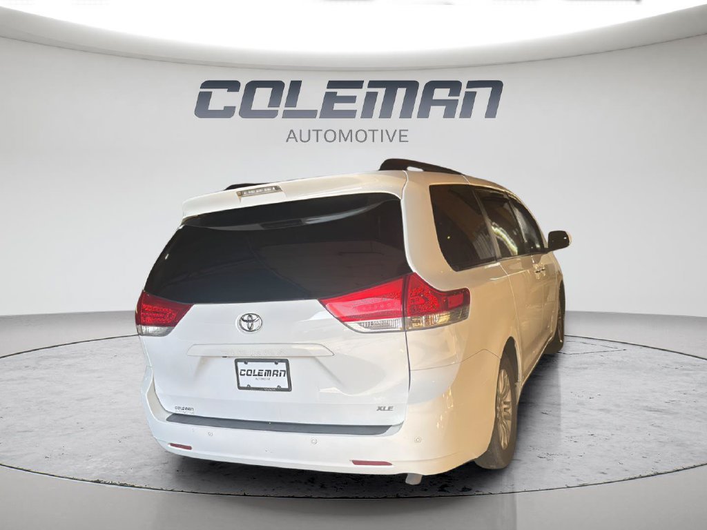 Used 2014 Toyota Sienna XLE w/ Entertainment Package FWD image 11