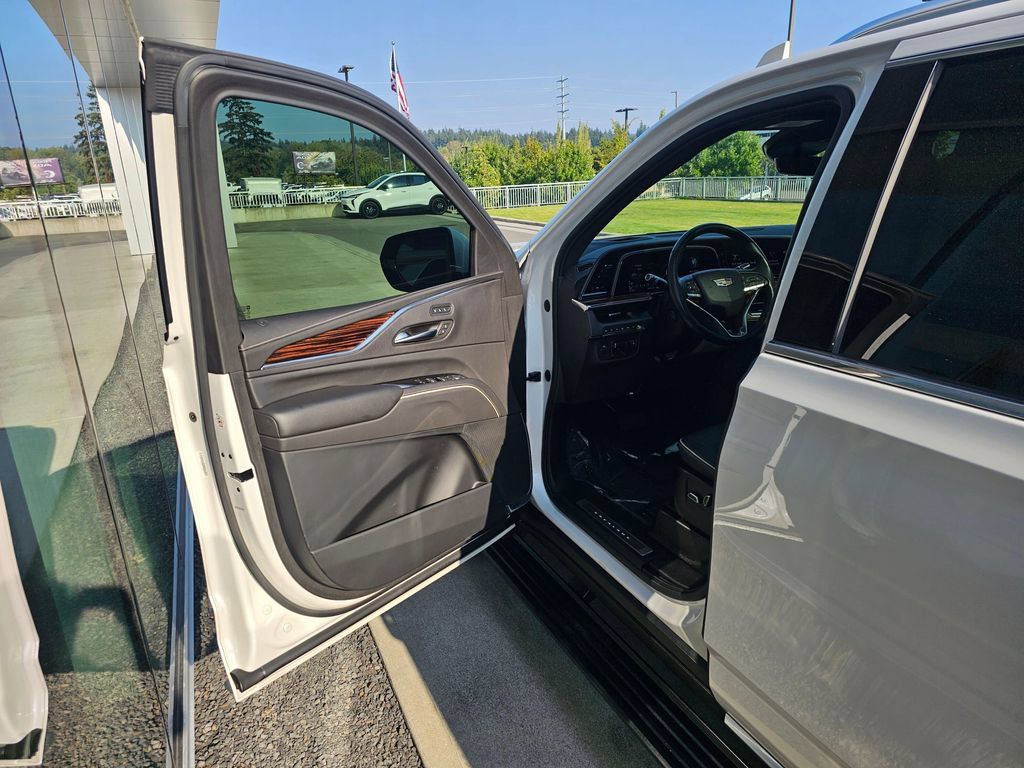 Used 2021 Cadillac Escalade Premium Luxury w/ Driver Assist Tech Package AWD/4WD image 21