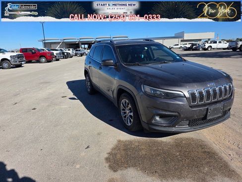 Used 2019 Jeep Cherokee Latitude Plus w/ Comfort/Convenience Group image 3