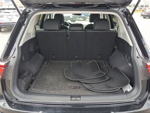 Used 2023 Volkswagen Tiguan SE image 18