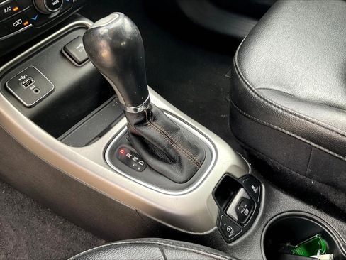 Used 2020 Jeep Compass Latitude image 15