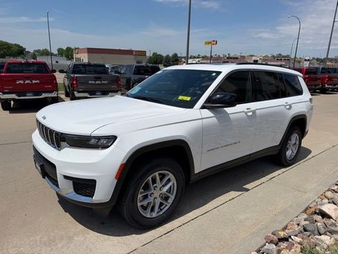 New 2026 Jeep Grand Cherokee L 4WD image 3
