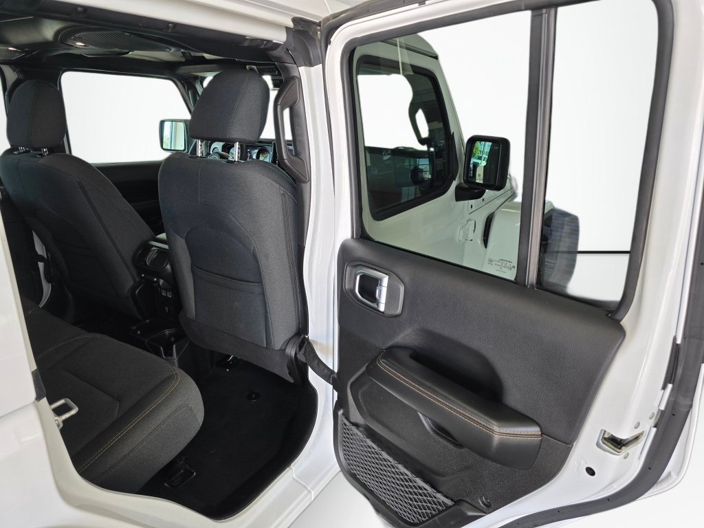 Used 2025 Jeep Wrangler Unlimited Sahara AWD/4WD image 37