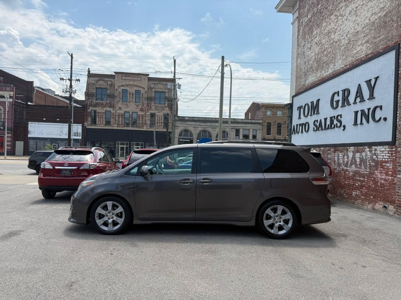 Used 2012 Toyota Sienna SE FWD image 5