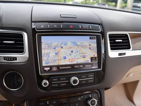 Used 2016 Volkswagen Touareg TDI AWD/4WD image 60