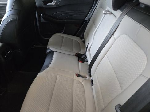 Used 2023 Ford Escape SE image 16