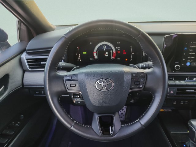 Used 2025 Toyota Camry SE FWD image 11