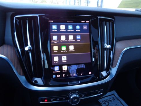 Used 2023 Volvo S60 B5 Plus w/ Climate Package image 12