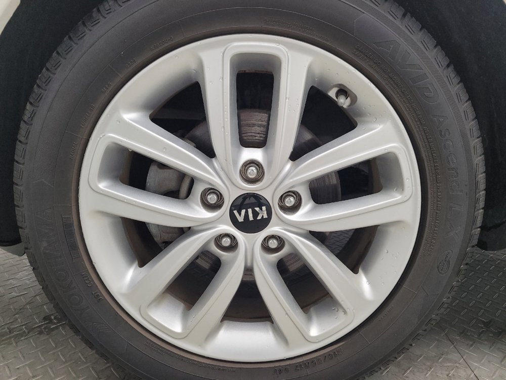 Used 2019 Kia Soul + w/ Primo Package FWD image 31