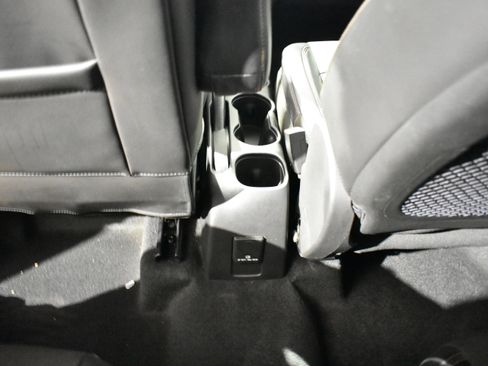 Used 2020 Chevrolet Trax LT w/ Sun & Sound Package image 28