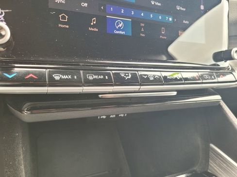 Used 2023 Jeep Wagoneer L Series II AWD/4WD image 22