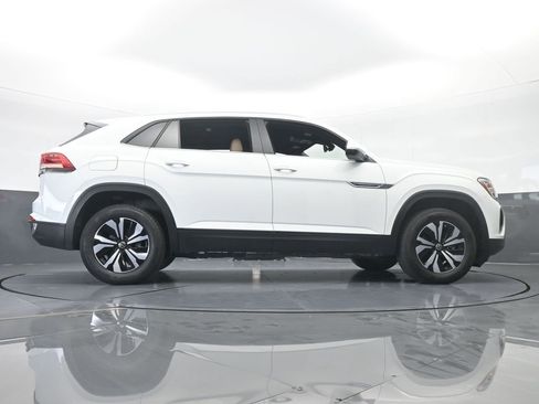 Used 2024 Volkswagen Atlas Cross Sport SE image 59