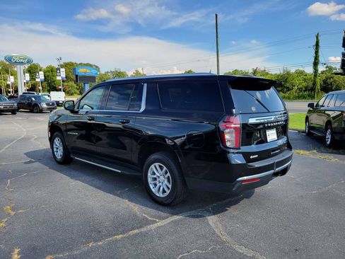 Used 2024 Chevrolet Suburban LT RWD image 3