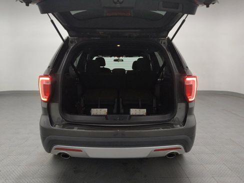 Used 2017 Ford Explorer XLT image 29