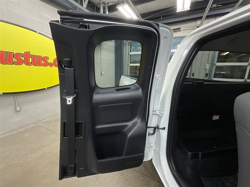 Used 2019 Toyota Tacoma SR image 18