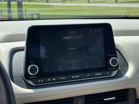 Used 2025 Nissan Rogue SV AWD/4WD image 16