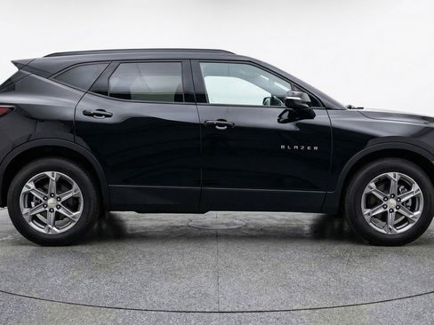 Used 2025 Chevrolet Blazer LT image 11