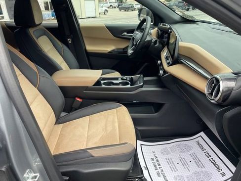 Used 2025 Chevrolet Equinox ACTIV w/ Safety and Technology Package AWD/4WD image 31