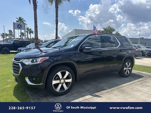 Used 2019 Chevrolet Traverse LT w/ LT Premium Package AWD/4WD image 1
