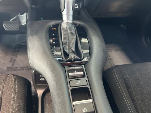 Certified 2024 Honda HR-V LX image 17